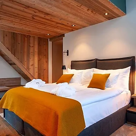 22 Summits Boutique 4*
