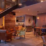 22 Summits Boutique 4*