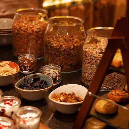 22 Summits Boutique 4*